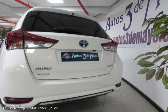 Toyota Auris hibrido Active Touring Sports de 2019 con 45.700 Km por 16.990 EUR. en Tenerife