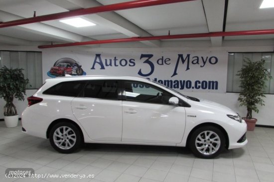 Toyota Auris hibrido Active Touring Sports de 2019 con 45.700 Km por 16.990 EUR. en Tenerife