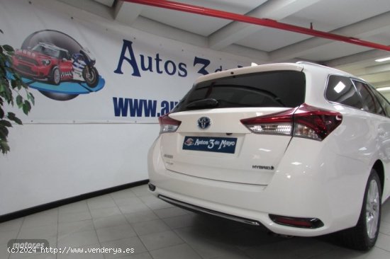 Toyota Auris hibrido Active Touring Sports de 2019 con 45.700 Km por 16.990 EUR. en Tenerife