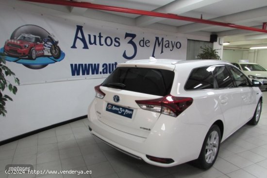 Toyota Auris hibrido Active Touring Sports de 2019 con 45.700 Km por 16.990 EUR. en Tenerife