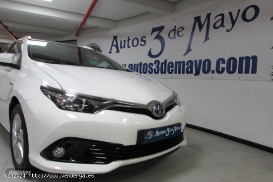 Toyota Auris hibrido Active Touring Sports de 2019 con 45.700 Km por 16.990 EUR. en Tenerife