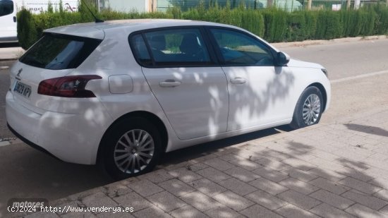 Peugeot 308 BUSSSINES 100CV de 2018 por 10.700 EUR. en Albacete