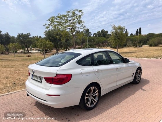 BMW Serie 3 318d Auto. de 2017 con 230.000 Km por 19.990 EUR. en Malaga