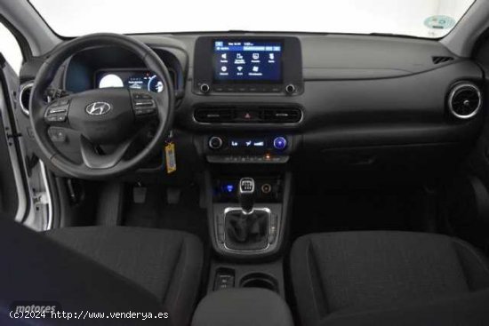 Hyundai Kona 1.0 TGDI Maxx 4x2 de 2023 con 17.662 Km por 20.900 EUR. en Madrid