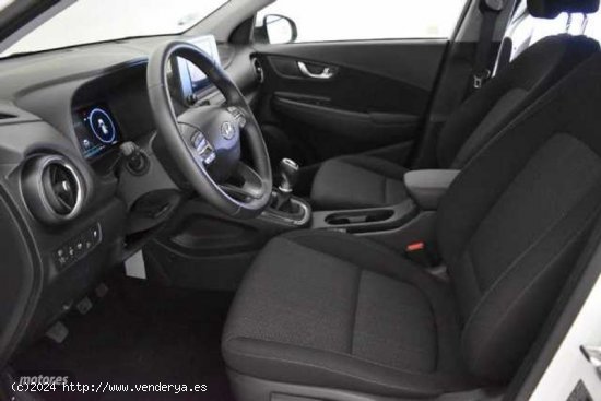 Hyundai Kona 1.0 TGDI Maxx 4x2 de 2023 con 17.641 Km por 18.990 EUR. en Girona