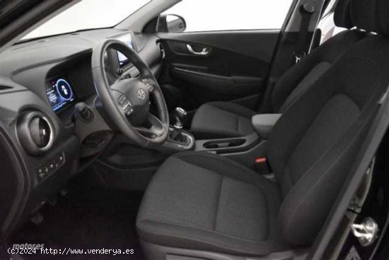 Hyundai Kona 1.0 TGDI Maxx 4x2 de 2023 con 25.885 Km por 21.900 EUR. en Cadiz