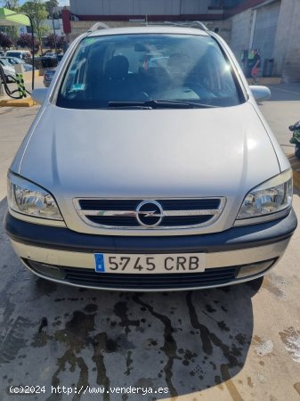 Opel Zafira ELEGANCE de 2004 con 218.301 Km por 2.700 EUR. en Girona