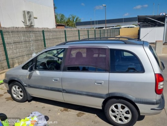 Opel Zafira ELEGANCE de 2004 con 218.301 Km por 2.700 EUR. en Girona