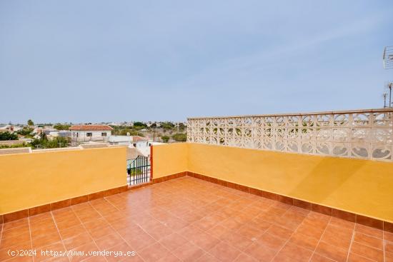 Bungalow en planta alta con solárium privado en El Chaparral - ALICANTE