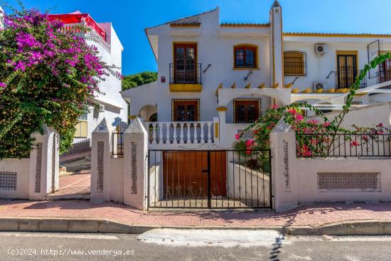 Adosado a la venta en los Altos con Piscina y Garaje - ALICANTE