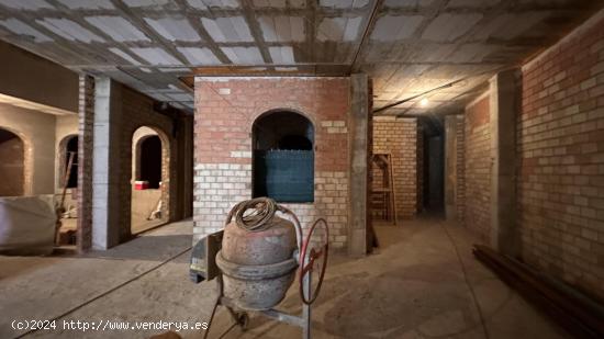 EDIFICIO EN CONSTRUCCIÓN EN EL CENTRO DE BOLLULLOS DEL CONDADO (HUELVA) - HUELVA