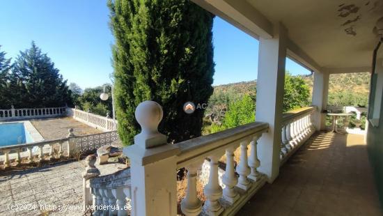 CHALET CON PISCINA EN PARCELA DE 5225 METROS - CACERES