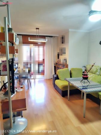 ESTUPENDO PISO CON PISCINA, REFORMADO Y SEMIAMUEBLADO  EN PARQUE AZAHARA - 145.000€ - - CORDOBA