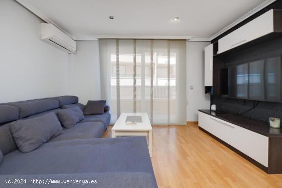 APARTAMENTO DE 3 DORMITORIOS EN EL CENTRO DE TORREVIEJA, REFORMADO - ALICANTE