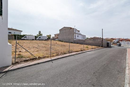 Otura. Magnífico solar urbano con 600 m/2 en el centro del pueblo. Calle Vicente Alexandre. - GRANA