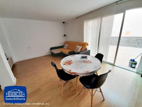  ZONA CENTRO, PISO EN PLANTA BAJA CON PATIO DE 30M², 3 DORMITORIOS, GARAJE Y TRASTERO - CADIZ 