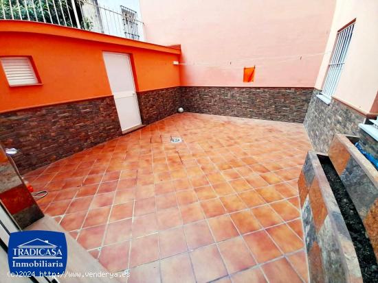 ZONA CENTRO, PISO EN PLANTA BAJA CON PATIO DE 30M², 3 DORMITORIOS, GARAJE Y TRASTERO - CADIZ