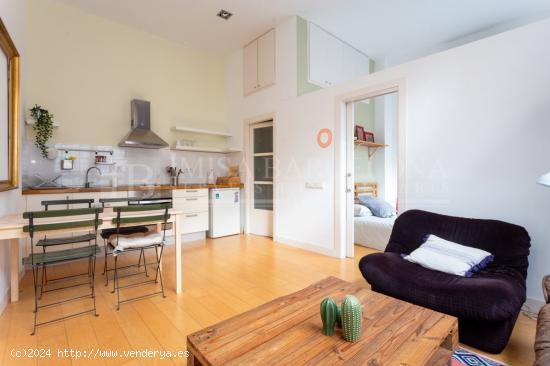 LUMINOSA PLANTA BAJA CON CÉDULA DE HABITABILIDAD EN VENTA EN LA VILA DE GRACIA - BARCELONA