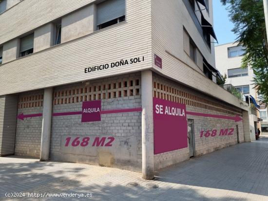 Local comercial en esquina, de 168 m2, con 28 metros de fachada, en Fuente de la Salud - CORDOBA