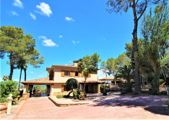 PRECIOSO CHALET DE 500M2 CON PISCINA Y PISTA DE TENIS EN SON OLIVER - BALEARES