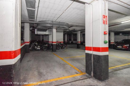 PLAZA DE GARAJE PARA COCHE Y MOTO EN EL CENTRO DE CAMBRE - A CORUÑA