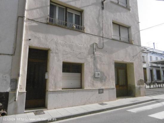 Casa en el Rossell, en pleno centro con almacen y 2 viviendas - CASTELLON