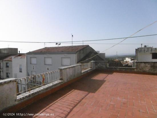 Casa en el Rossell, en pleno centro con almacen y 2 viviendas - CASTELLON