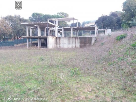 TERRENO CON ESTRUCTURA EN VILANOVA DEL VALLÈS - BARCELONA