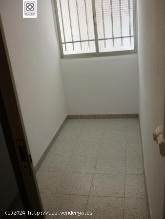 PISO EN VENTA EN CALLE ROSELLES, SANTA COLOMA DE GRAMANET - BARCELONA