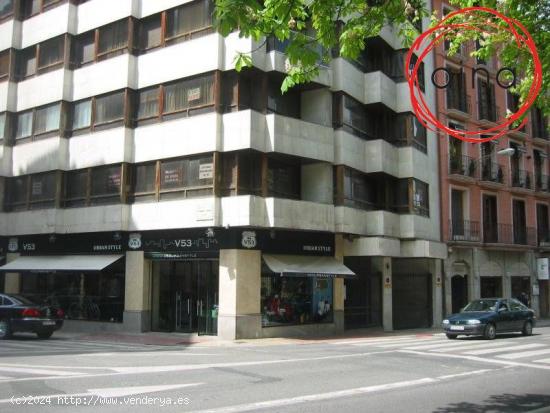 Se vende oficina en el centro de Pamplona - NAVARRA