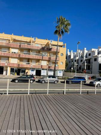 MAGNIFICO LOCAL DE 228 M2 + TERRAZA DE 129 M2  EN PRIMERA LINEA DE MAR EN CAMBRILS - COSTA DORADA - 