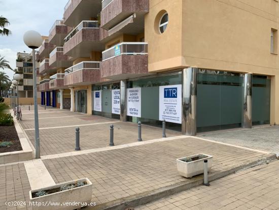 MAGNIFICO LOCAL DE 228 M2 + TERRAZA DE 129 M2  EN PRIMERA LINEA DE MAR EN CAMBRILS - COSTA DORADA - 