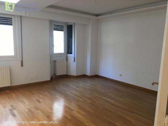 Calle Vitoria de Burgos: Piso de 4 habitaciones en venta - BURGOS