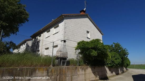 En Carcedo, Pareado de tres dormitorios con 200m2 de parcela - BURGOS