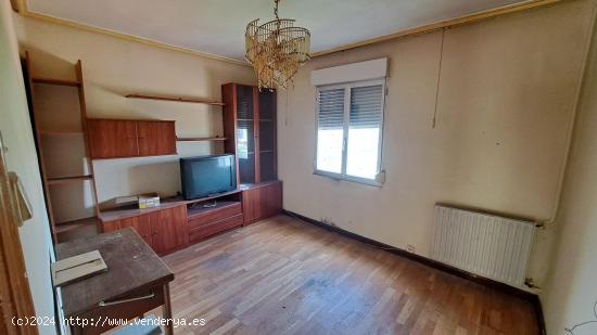 En Francisco Salinas, piso de 3 habitaciones. Oportunidad!! - BURGOS