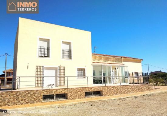 Villa con piscina y 6 dormitorios en el término municipal de Lorca, Murcia. - MURCIA