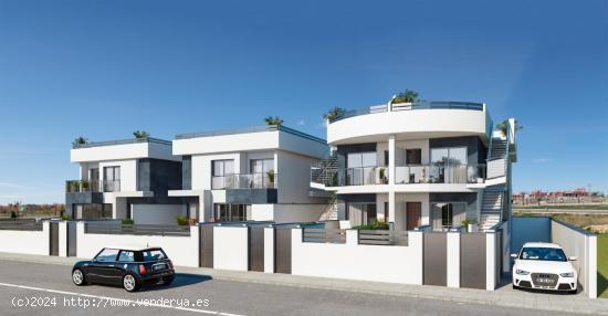 Villa con parking y piscina privada en Los Alcázares - MURCIA