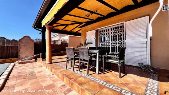  Chalet con 3 dormitorios y 3 baños - ALMERIA 