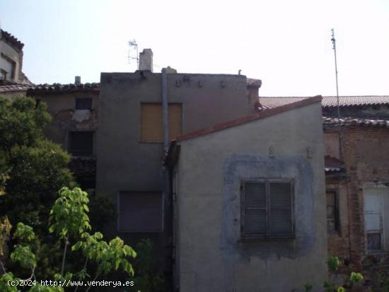 Casa con terreno en venta - ZARAGOZA