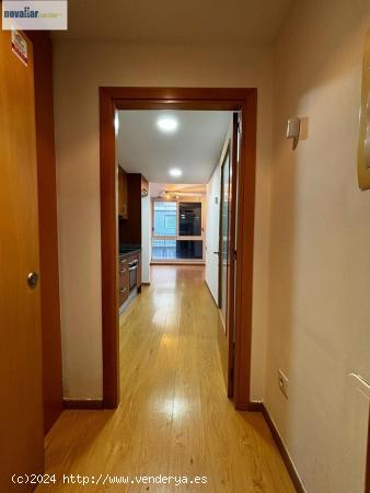 CÓMODO PISO  DEL 2011 TIPO LOFT CON PARKING EN LA ZONA ESPORTIVA - BARCELONA