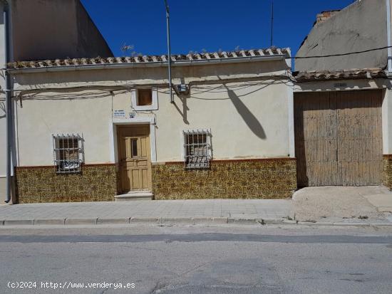 Casa en la Roda muy amplia para reformar y hacerla a su gusto. - ALBACETE