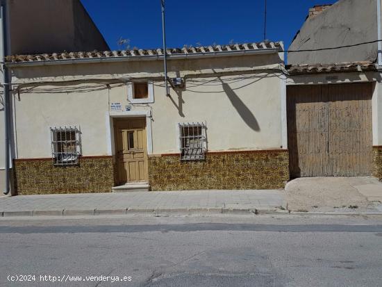 Casa en la Roda muy amplia para reformar y hacerla a su gusto. - ALBACETE