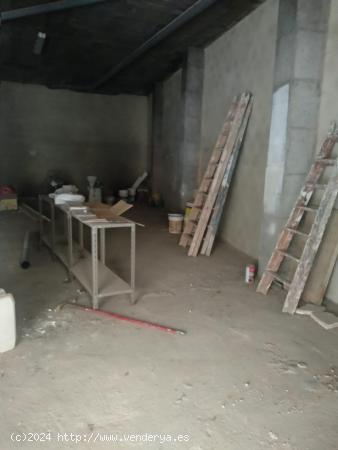 LOCAL COMERCIAL CON VADO - ALBACETE