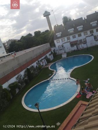 CHALET CON PISCINA COMUNITARIA DE 5 DORMITORIOS - ALBACETE