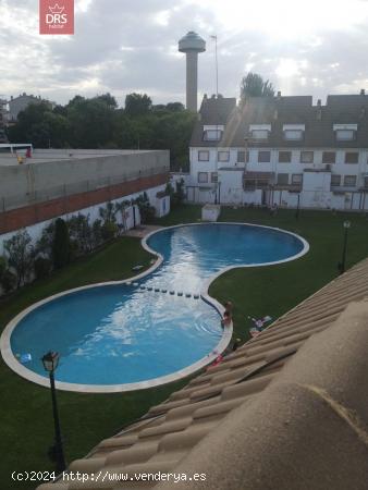 CHALET CON PISCINA COMUNITARIA DE 5 DORMITORIOS - ALBACETE