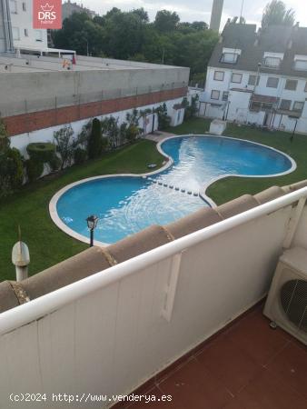 CHALET CON PISCINA COMUNITARIA DE 5 DORMITORIOS - ALBACETE