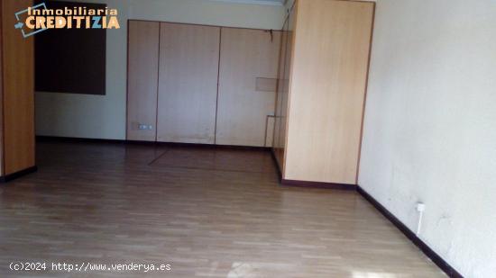 LOCAL COMERCIAL CON FACHADA DE 8M - PONTEVEDRA