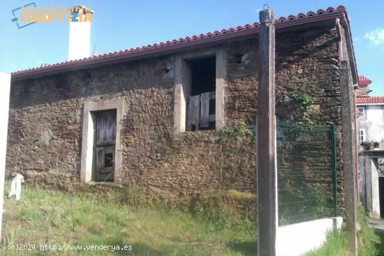  CASA  DE PIEDRA CON FINCA Y HORREO - PONTEVEDRA 