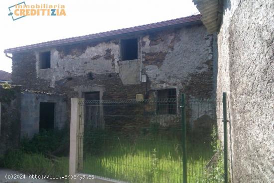 CASA  DE PIEDRA CON FINCA Y HORREO - PONTEVEDRA