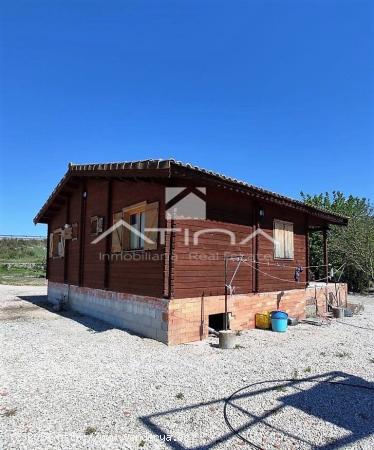 Casa con terreno de 2500 m² situada en el pueblo de Terrateig, - VALENCIA